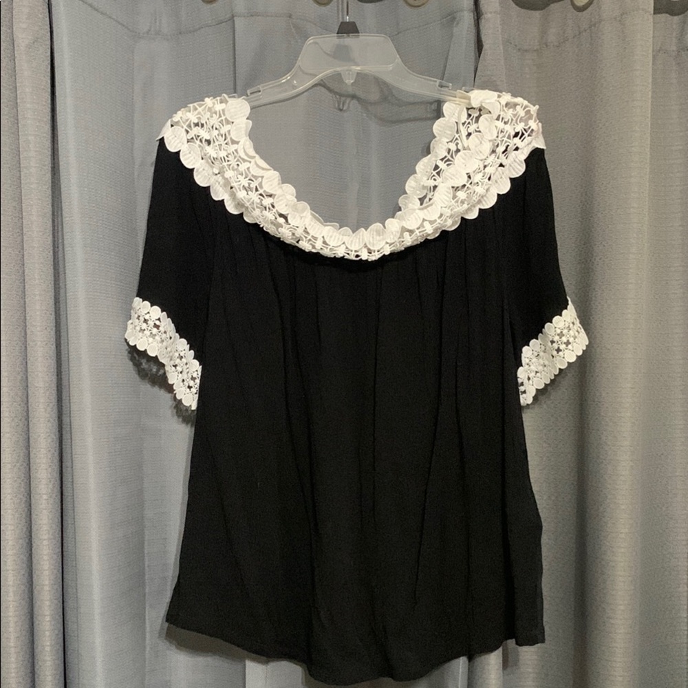INC International Concepts Black and White Short Sleeve Blouse with Bib Collar